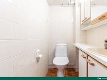 Yläkerran toinen wc