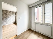 Keittiöön mahtuu myös ruokapöytä
