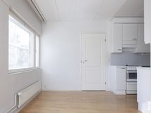 Keittiössä on tilaa isommallekin ruokailuryhmälle