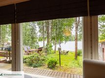 Näkymä vierasmökistä järvelle
