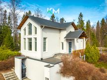 Kodissa kauniit suuret ikkunat