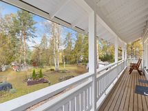 Näkymä terassilta kotajärven suuntaan