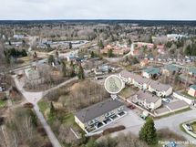 Juna- asema (HSL) kävellen n. 150 m.