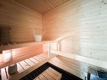 Omassa saunassa on ihana rentoutua oman aikataulun mukaan.