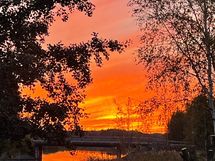 Auringonlasku asunnon terassilta. Myyjän arkistokuva.