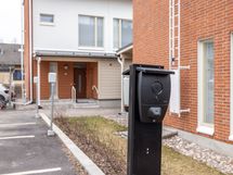 Mahdollisuus täydentää paikka latauslaitteella.