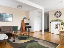 Olohuonetta, jossa myös makuuhuonevaraus