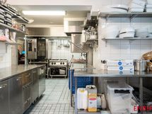 Päärakennuksen ravintolakeittiö