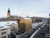 Näkymät parvekkeelta ja olohuoneesta