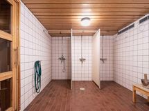Taloyhtiön saunatilan suihkuhuone