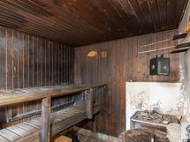 Tunnelmallinen sauna.