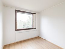 Makuuhuone erillisen WC:n vieressä