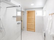 1.krs Kylpyhuone ja sauna