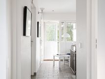 Yläkerran aulatila, käynti sisääntulon puoleiselle