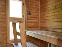 Ikkunallinen sauna.