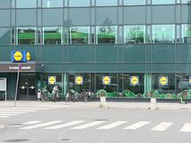 Lähistöllä on monta kauppaa