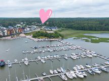 Talolle kuuluu paikka Sipoonrannan venelaiturista.