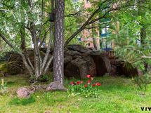 Asuntoyhtiön pihalta