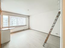 Tilava ja valoisa 4. kerroksen koti sisäpihan rauhassa