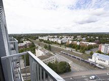 Näkymä asunnon ranskalaiselta parvekkeelta