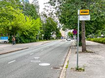 Bussit kulkee Mannilantieltä.