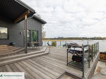 Suuri terassi on helppohoitoista Siperian lehtikuusta