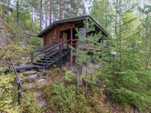 Saunamökki rannasta katsottuna