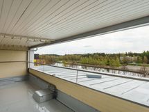 taloyhtiön saunatilojen yhteydessä oleva parveke