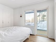 makuuhuoneesta käynti terassille