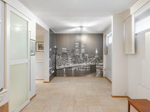 Alakerran huone