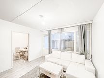 Neljännen kerroksen parvekkeellinen kulmahuoneisto.