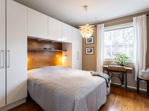 Ylimmän kerroksen makuuhuone