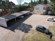 Pihalla myös ilmaispaikkoja vieraille.