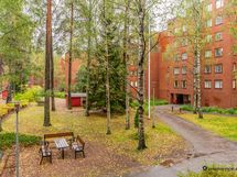 Parvekenäkymät rauhalliselle sisäpihalle päin