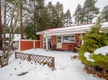 Olohuoneen jatkeena piha-alue