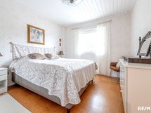 Yläkerran makuuhuone 1.
