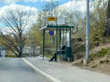 Lähimmälle bussipysäkille kävelee parissa minuutissa.