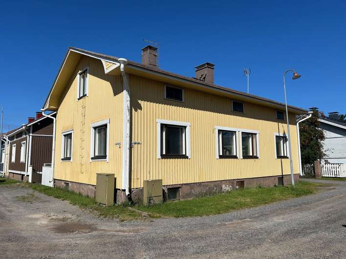 Omakotitalo, Asunto 1: mh, oh, k, 2*wc, kph Asunto 2: mh, oh, k, kph Talousrakennus: autotalli, pihasauna, varastotilaa, 130/200 m², Päärnäinen, Pori