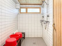 Saunatilat löytyvät A-B rappujen välistä.