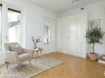 Päämakuuhuone (virtuaalisesti stailattu)