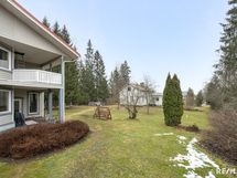 Taustalla oleva talo mahdollista ostaa lisäksi