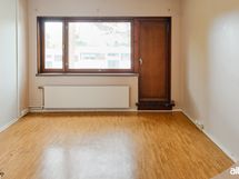 Olohuoneesta käynti parvekkeelle.