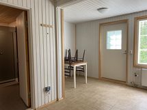 Saunatuvasta käynti takapihalle