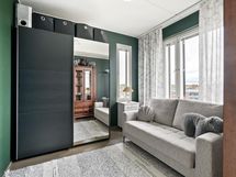 Pienempi makuuhuone palvelee vierashuoneena.