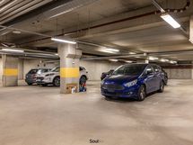 Asunnon oston yhteydessä mahdollista ostaa vierekkäiset leveät autopaikat