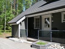 Huoneiston 1 sisäänkäynti