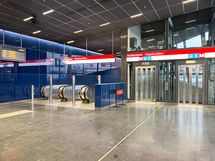 Kolme metroasemaa on lähellä: Keilaniemi, Otaniemi ja Tapiola.