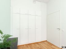 Makuuhuone 1 kaappitiloja