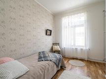 Alakerta huone 3