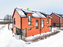 yhtiön reunimmainen asunto pellon reunalla